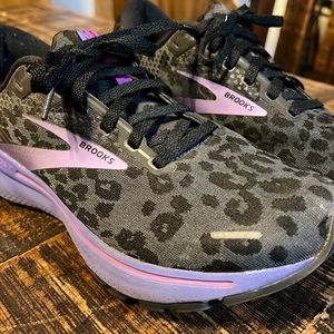 Brooks Ghost 17 Black Leopard & Purple